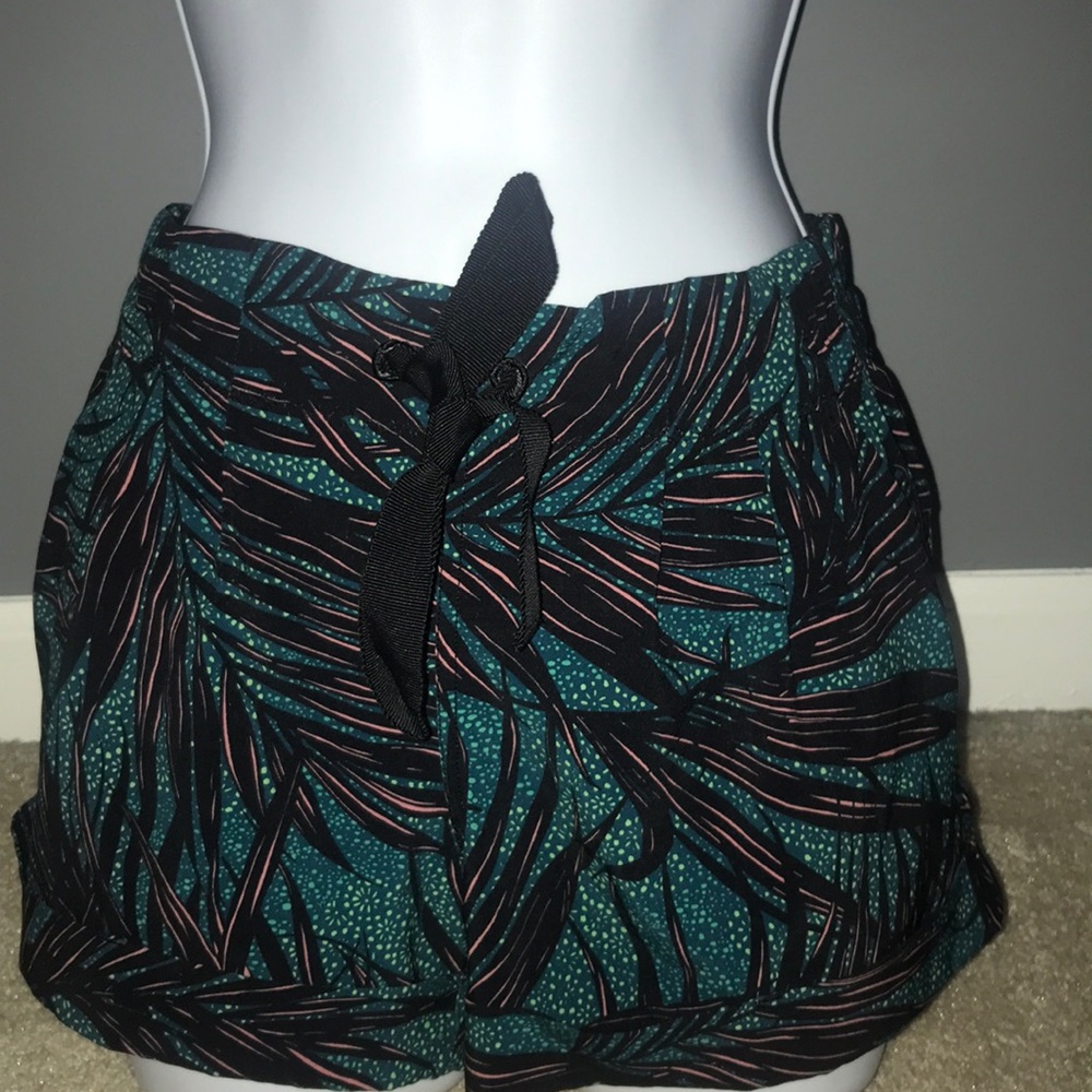 lululemon shorts!!